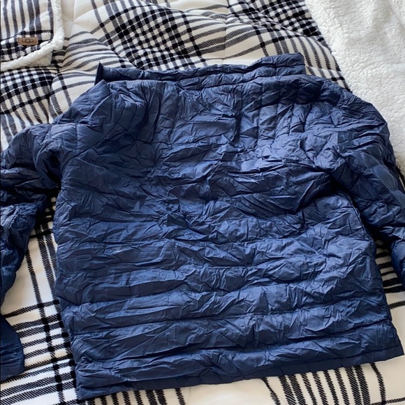 PORTABLE fits in a bag TOMMY HILFIGER jacket! - Picture 3 of 3